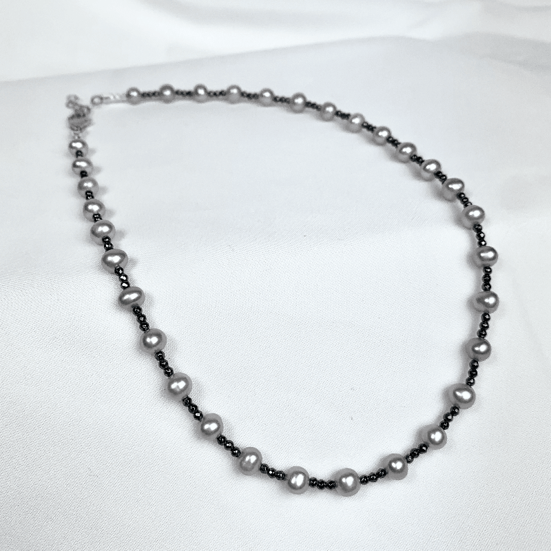 Jane Austen Courtship Necklace. Made from freshwater pearls seperated with a pattern of smaller black beads. Perfect for a Jane Austen gift for a lover of Regency Jewellery.
