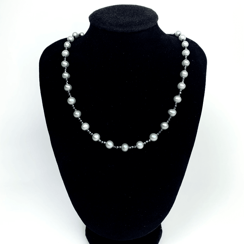 Jane Austen Courtship Necklace. Made from freshwater pearls seperated with a pattern of smaller black beads. Perfect for a Jane Austen gift for a lover of Regency Jewellery.